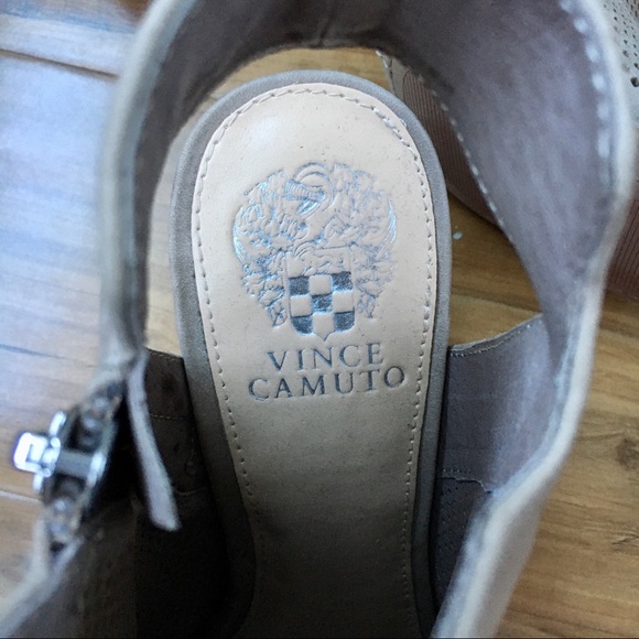 Vince Camuto Perforated Leather Ankle Booties Sz 9.5 - Picture 6 of 7